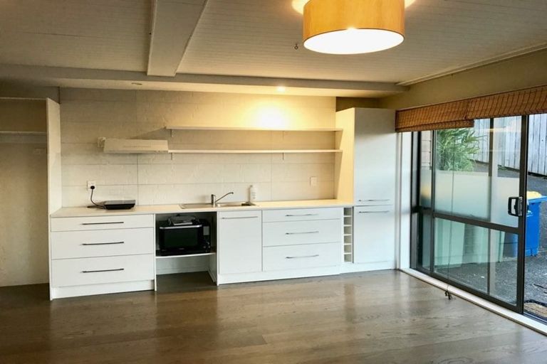 Photo of property in 1/9 Hythe Terrace, Mairangi Bay, Auckland, 0630