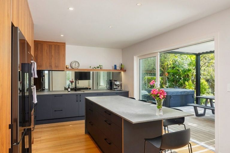 Photo of property in 11 Westbourne Road, Murrays Bay, Auckland, 0630