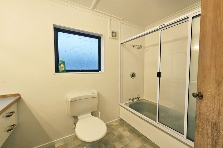 Photo of property in 22 Rangitane Street, Maupuia, Wellington, 6022