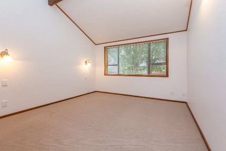 Photo of property in 5 Totara Grove, Hillcrest, Auckland, 0627