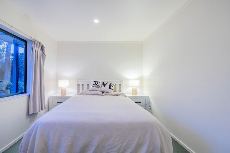 Photo of property in 14 Swanson Oaks, Swanson, Auckland, 0612