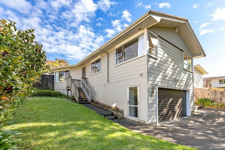 Photo of property in 34 Lavery Place, Sunnynook, Auckland, 0632