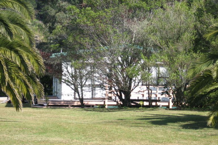 Photo of property in 50 Captain Cook Road, Cooks Beach, Whitianga, 3591