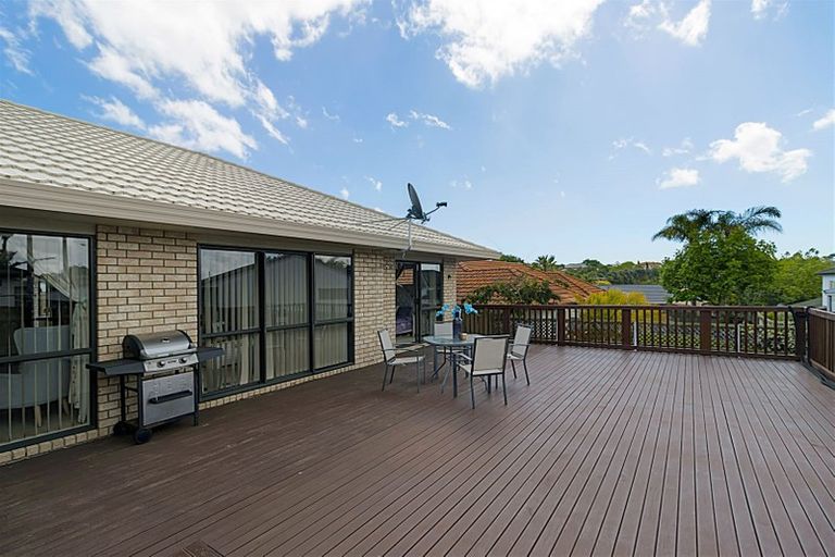 Photo of property in 17 Semillon Avenue, Henderson, Auckland, 0612