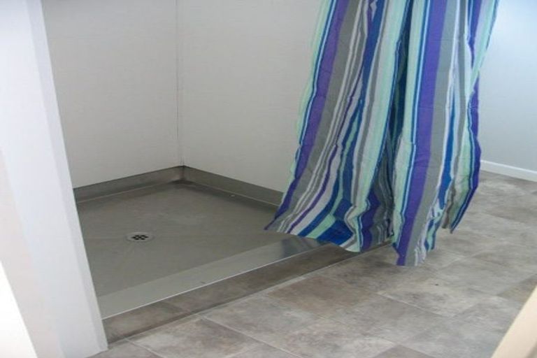 Photo of property in 28-30 Lake Pupuke Drive, Takapuna, Auckland, 0622