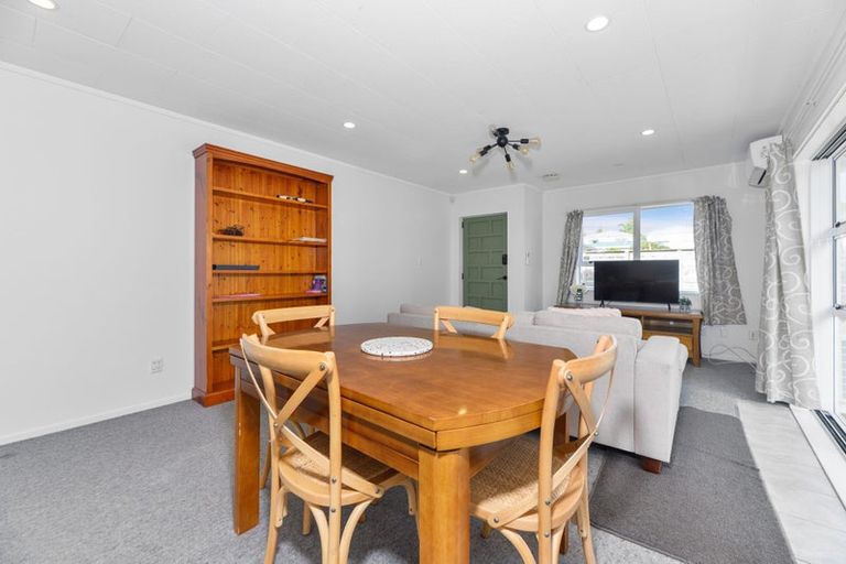 Photo of property in 2 Paramu Avenue, Birkdale, Auckland, 0626
