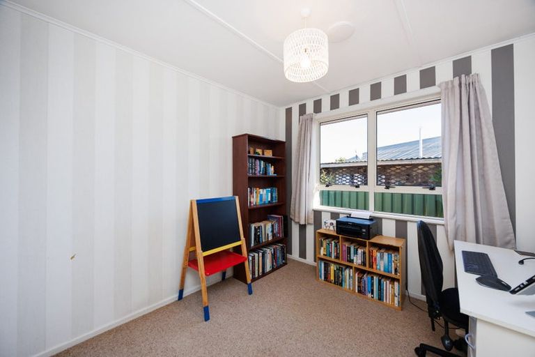 Photo of property in 10 Slacks Road, Awapuni, Palmerston North, 4412