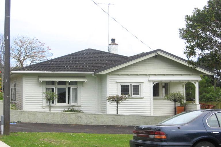 Photo of property in 10 Peace Avenue, Moturoa, New Plymouth, 4310