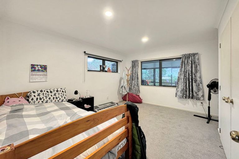 Photo of property in 34 Greenwood Place, Fitzherbert, Palmerston North, 4410