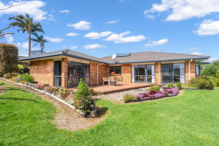 Photo of property in 4 Sunset Parade, Parua Bay, Whangarei, 0174