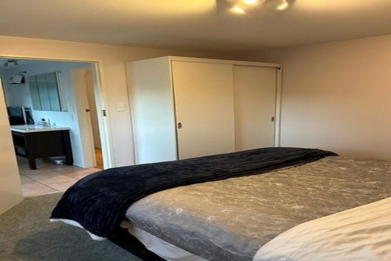 Photo of property in 124 Taylor Terrace, Tawa, Wellington, 5028