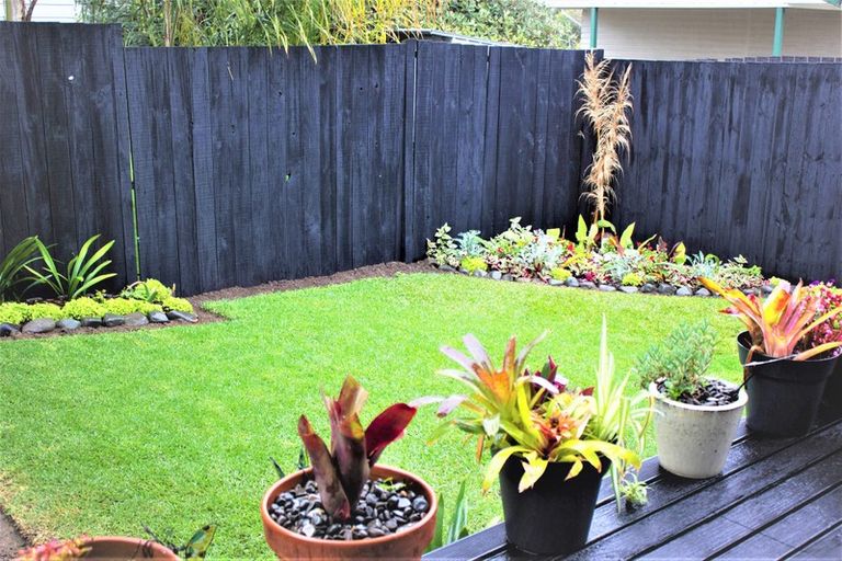 Photo of property in 2/157 Verbena Road, Birkdale, Auckland, 0626