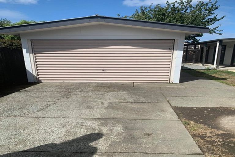 Photo of property in 18 Avonhead Road, Avonhead, Christchurch, 8042