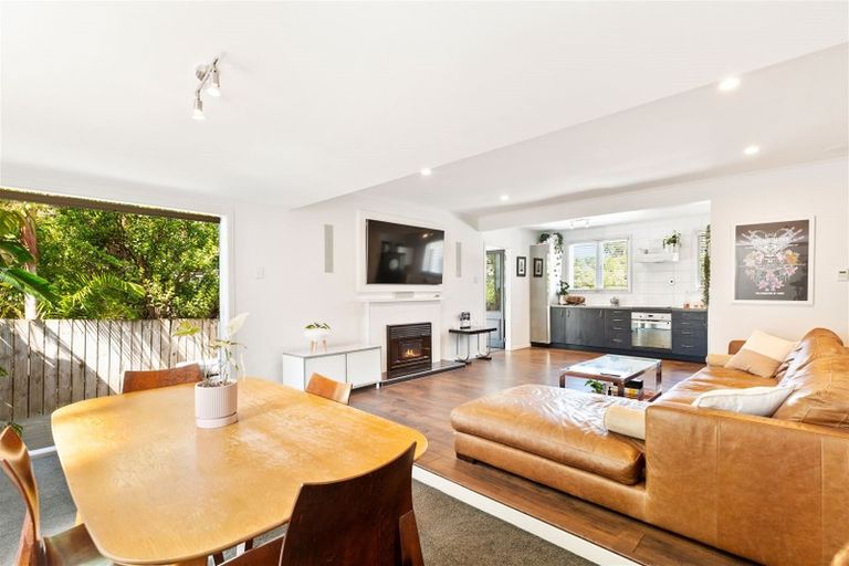 Photo of property in 9 Paewai Road, Glen Eden, Auckland, 0602