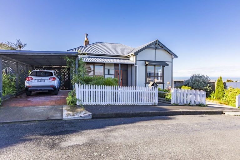 Photo of property in 19 Havelock Road, Hospital Hill, Napier, 4110