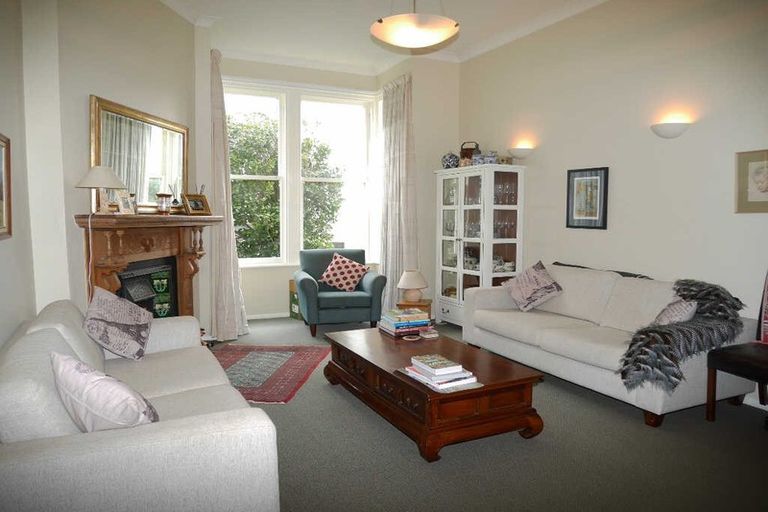 Photo of property in 152 Kelburn Parade, Kelburn, Wellington, 6012