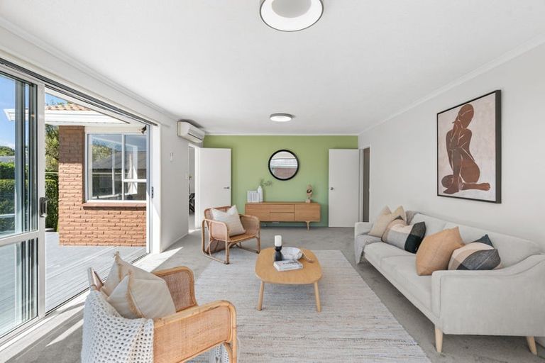 Photo of property in 12 Iona Place, Sockburn, Christchurch, 8042