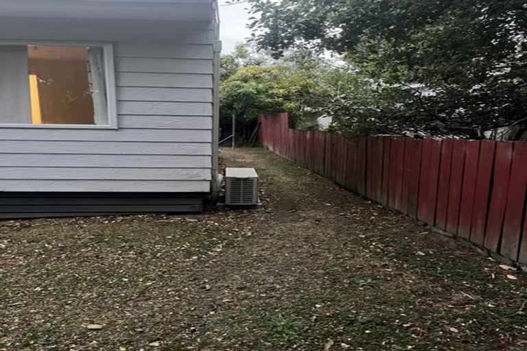 Photo of property in 2/30 Norwood Road, Bayswater, Auckland, 0622