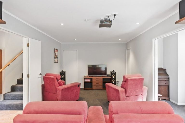 Photo of property in 13a Avonleigh Road, Green Bay, Auckland, 0604