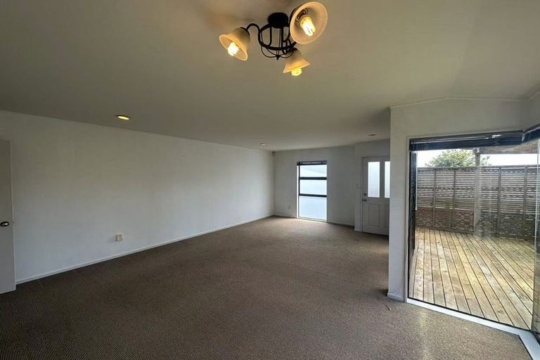 Photo of property in 3/21 College Road, Northcote, Auckland, 0627