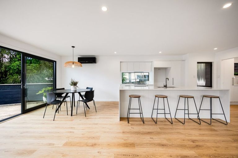 Photo of property in 3b Royalty Rise, Red Beach, 0932