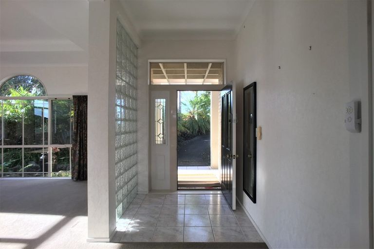 Photo of property in 9 Lorikeet Place, Unsworth Heights, Auckland, 0632