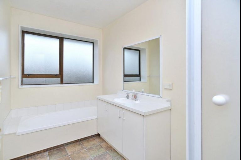 Photo of property in 1/271 Wairakei Road, Bryndwr, Christchurch, 8053