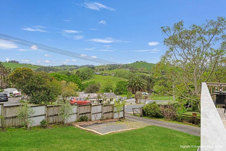 Photo of property in 14 View Street, Maungaturoto, 0520