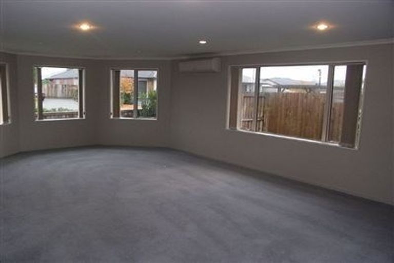 Photo of property in 10 Cunneen Place, Aidanfield, Christchurch, 8025