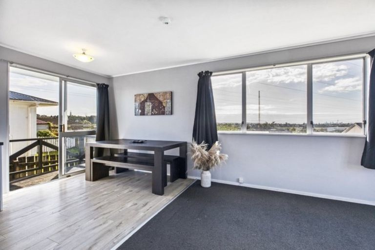 Photo of property in 3/24a Waimumu Road, Massey, Auckland, 0614