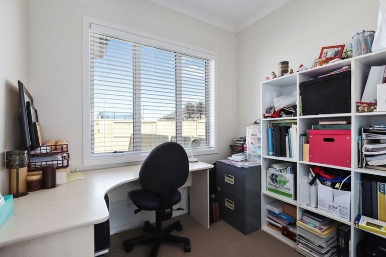 Photo of property in 92 Farringdon Avenue, Rototuna North, Hamilton, 3210