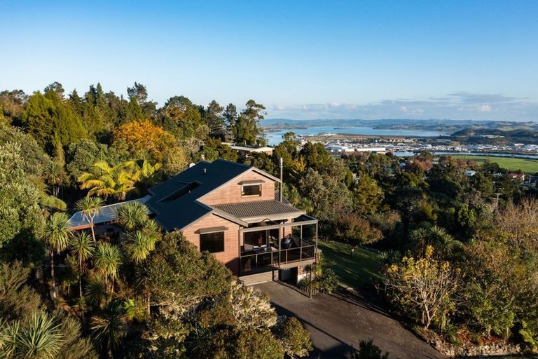 Photo of property in 118 Memorial Drive, Parahaki, Whangarei, 0112