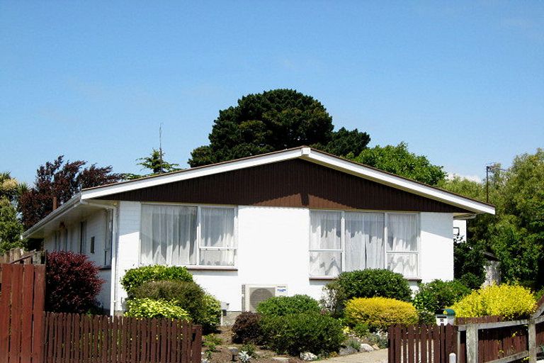 Photo of property in 16 Leonie Place, Aranui, Christchurch, 8061