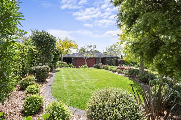 Photo of property in 18 Clifton Terrace, Fitzherbert, Palmerston North, 4410