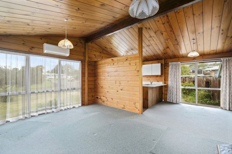 Photo of property in 24 Neri Crescent, Pomare, Rotorua, 3015