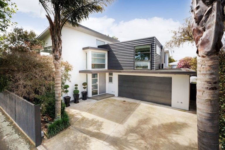 Photo of property in 297 Fitzherbert Avenue, West End, Palmerston North, 4410