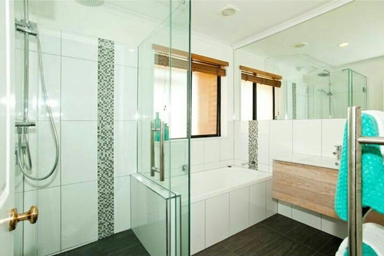 Photo of property in 19 Crimson Park, Oteha, Auckland, 0632