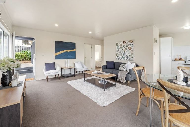 Photo of property in 53 Elliston Crescent, Stanmore Bay, Whangaparaoa, 0932