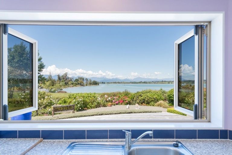 Photo of property in 8 Coutts Place, Mapua, 7005