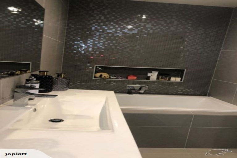 Photo of property in 31 Squirrel Lane, Browns Bay, Auckland, 0630