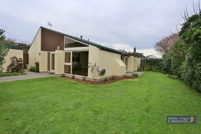 Photo of property in 14 Maidstone Road, Ilam, Christchurch, 8041