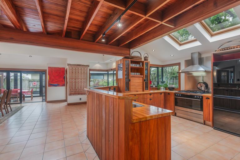 Photo of property in 18 Durham Crescent, Palmerston North, 4414