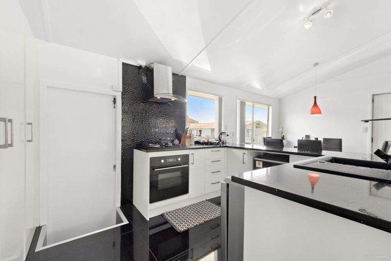 Photo of property in 22 Clover Drive, Henderson, Auckland, 0610