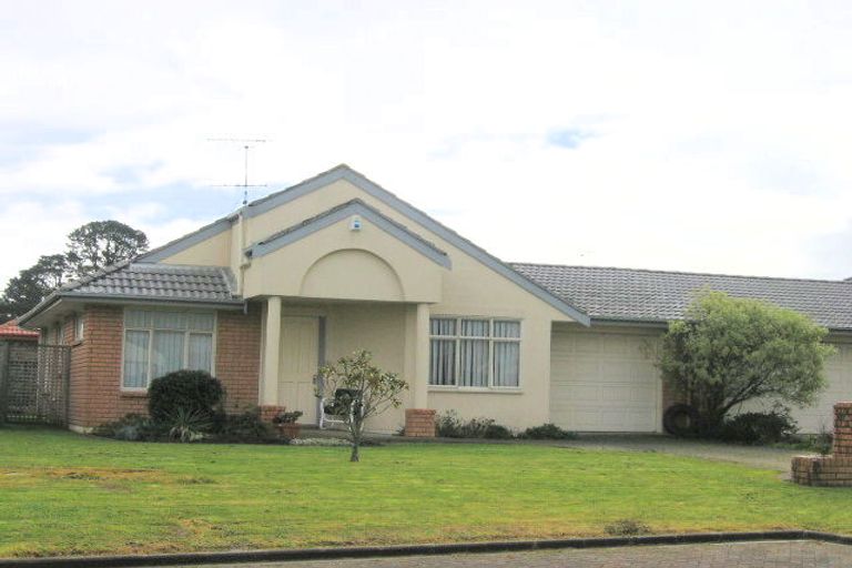 Photo of property in 14 Fernbrook Close, Burswood, Auckland, 2013