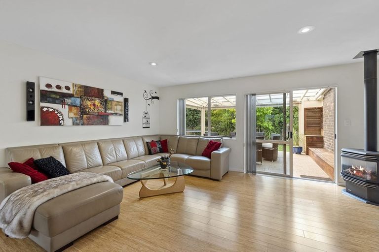 Photo of property in 3 Rifleman Rise, Unsworth Heights, Auckland, 0632