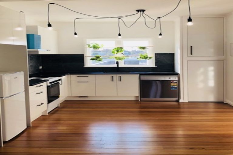 Photo of property in 2/39 Esmonde Road, Takapuna, Auckland, 0622