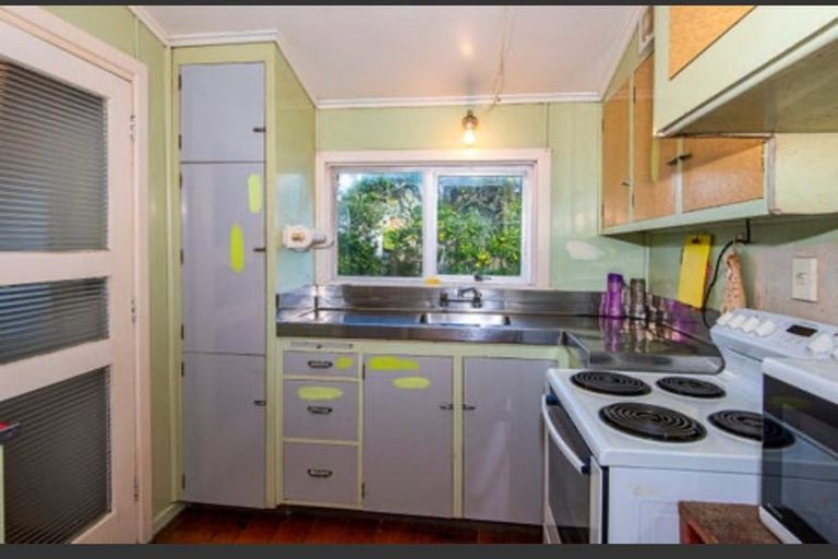 Photo of property in 39 Kamo Road, Regent, Whangarei, 0112