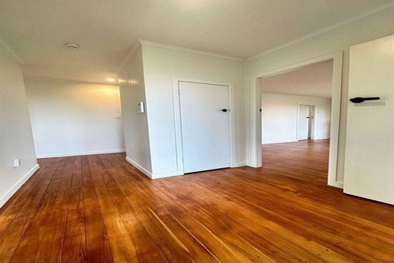 Photo of property in 479 Waitakere Road, Taupaki, Henderson, 0782