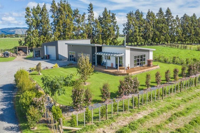 Photo of property in 112 Gladstone Road, Levin, 5571