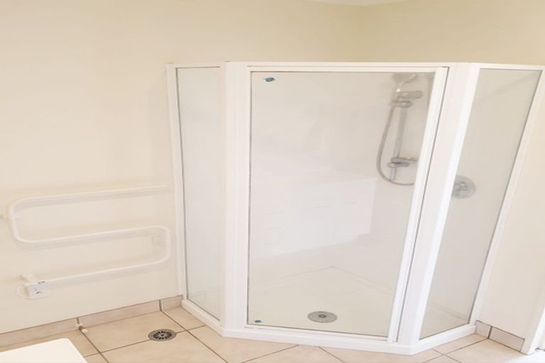 Photo of property in 1/86 Fernhill Way, Oteha, Auckland, 0632